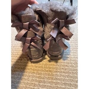 UGG Bailey Bow Sheepskin Suede Winter Boots Brown Fur Lined Women's Size 5
